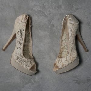 Chinese Laundry Ivory Lace Peep Toe Heels